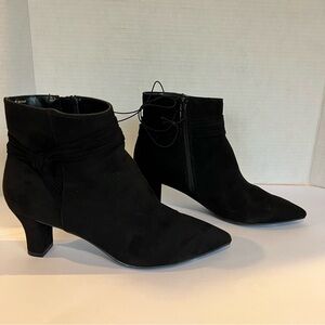 NWT East 5th Mander Black Ankle Booties Size 6M